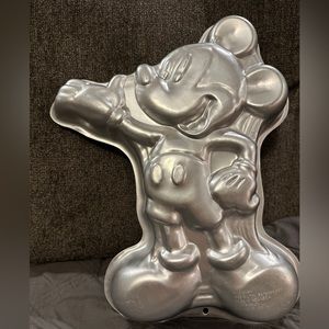 Wilton vintage Mickey Mouse cake pan